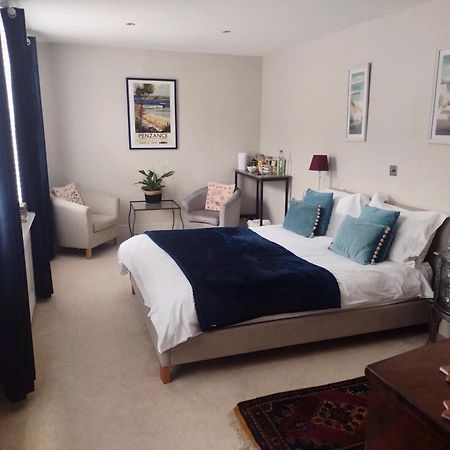 1 Courtyard Mews Apartment เพนแซนซ์ ภายนอก รูปภาพ