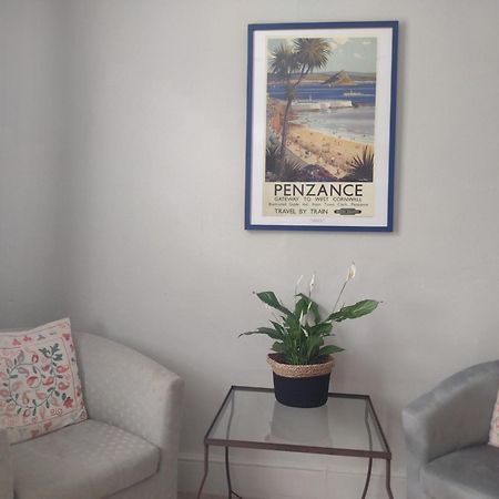 1 Courtyard Mews Apartment เพนแซนซ์ ภายนอก รูปภาพ