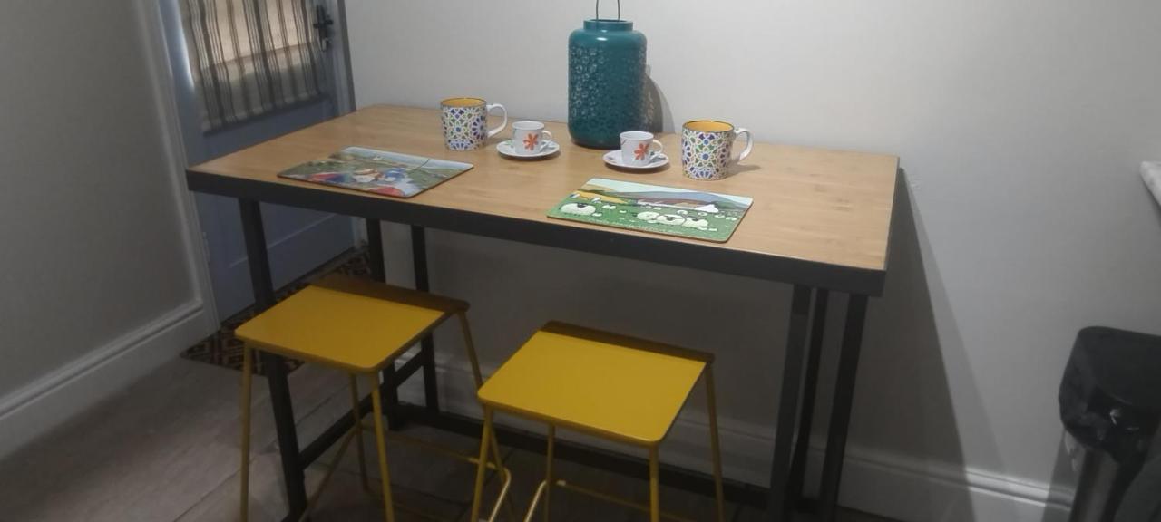 1 Courtyard Mews Apartment เพนแซนซ์ ภายนอก รูปภาพ