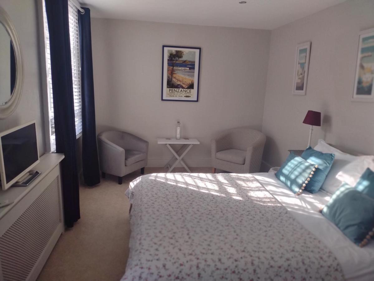 1 Courtyard Mews Apartment เพนแซนซ์ ภายนอก รูปภาพ